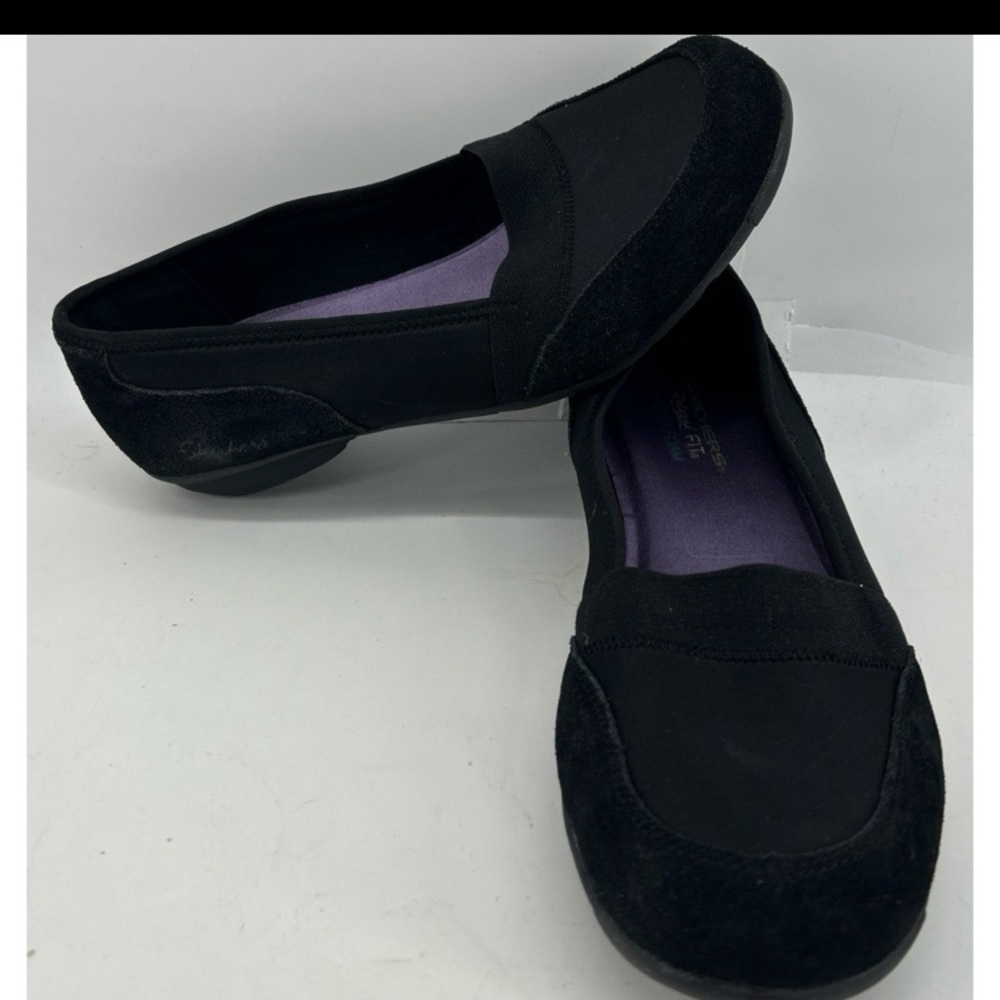 Skechers women’s Black Slip-On loafers 8.5